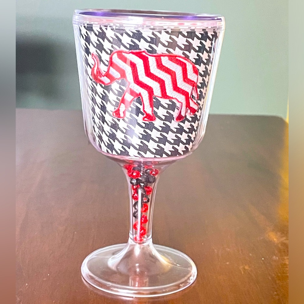 University Of Alabama Crimson Tide Hard Plastic Wine Glass Mee Too Brand SEC